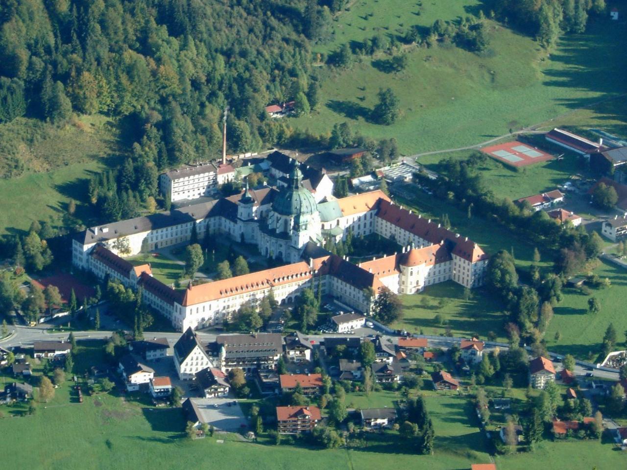 Gaestehaus Alpina Hotel Bad Kohlgrub Exterior foto